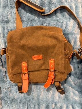 Caden canvas camera bag zip padded interior adjustable shoulder strap dk green
